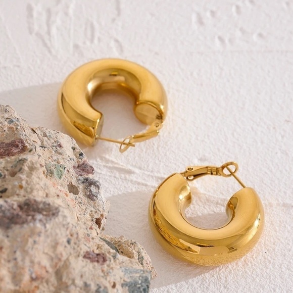 NEW Chunky Gold Hoop Earrings - Picture 9 of 14